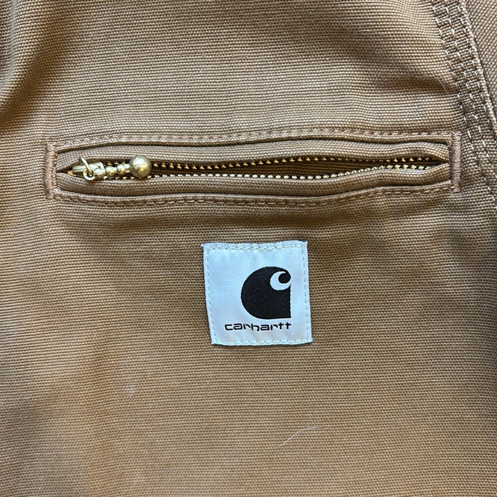 Carhartt Limited Edition Jacket - corduroy collar and flannel lining. - Picture 2 of 4